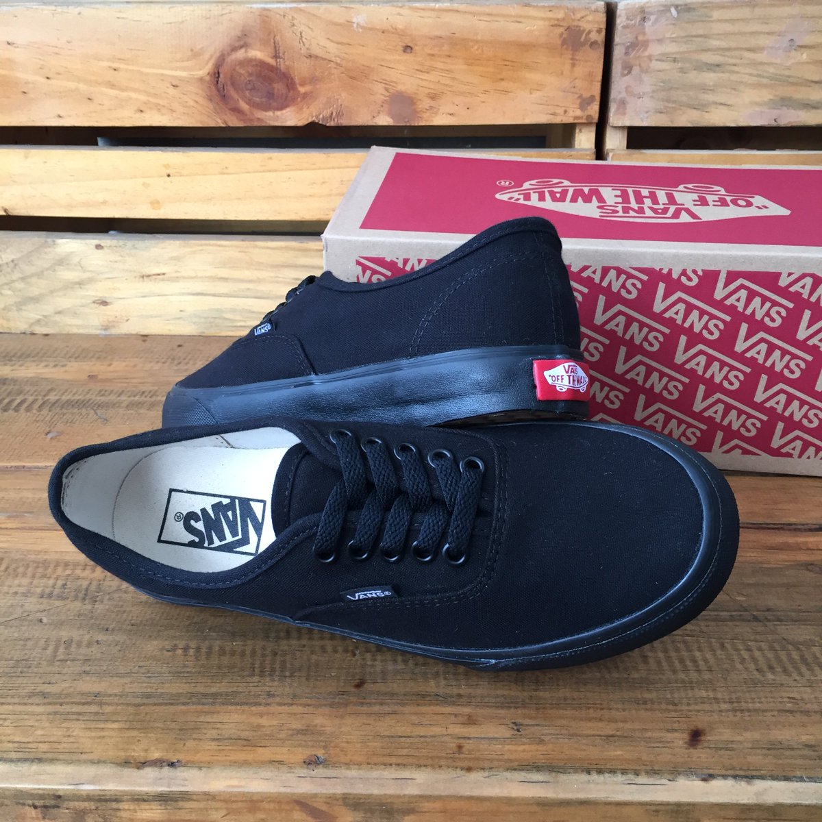 ninestoreid09's tweet photo. Vans Authentic Allblack (waffle DT) /size: 40-44 / harga: 250rb

Order > BBM: 2af7caff , LINE: ninestoreid09 https://t.co/5QzTB527qq