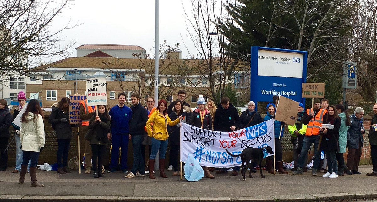 Cassi009's tweet photo. Supporting junior dr's! Jeremy Hunt should try working on how to help the #NHS not kill it off! #notfairnotsafe https://t.co/bg6SRIkeR3