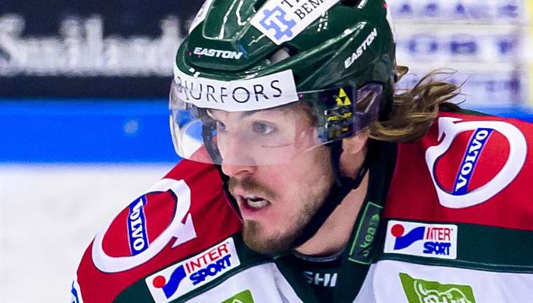 GTnyheter's tweet photo. TUNGA BESKEDET. Frölunda-forwarden missar resten av säsongen: "Har tittat mig i spegeln…" https://t.co/BWA8ONsqUZ https://t.co/aftmhtNZ6E