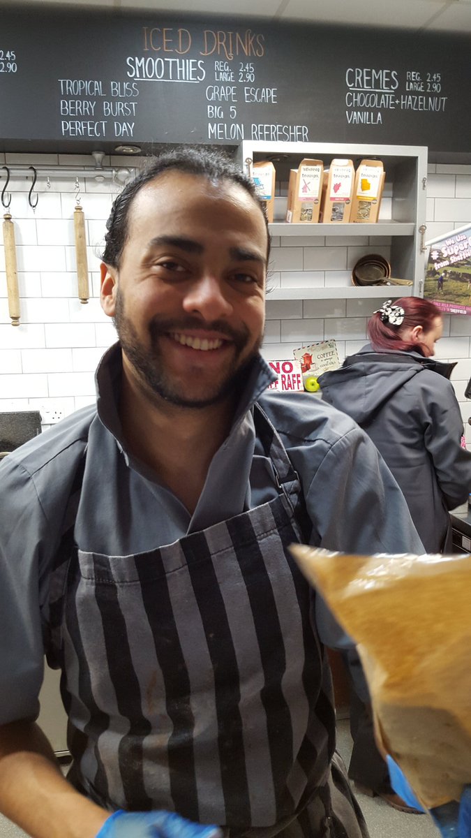 DaveKerrMusic's tweet photo. Now that's service with a smile @ArtsTowerCafe @GeniUSSheffield #SheffieldGeniUS #5000points #forthewin https://t.co/6LlqK5iSn0