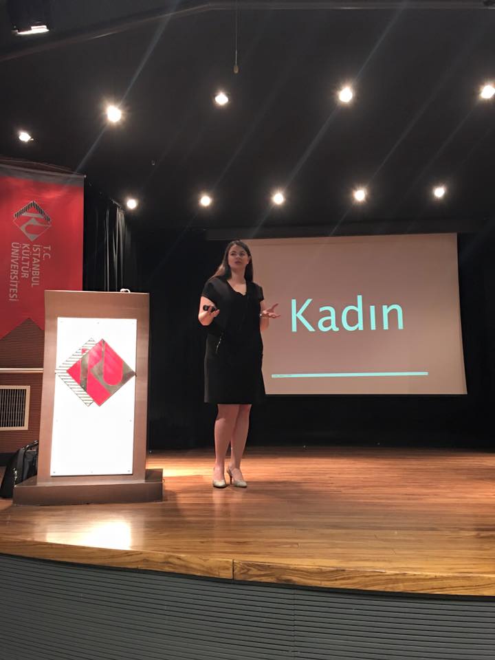 Seksolog Rayka Kumru tarafından sunulan "Kadın ve Cinsellik" eğitimi başladı.