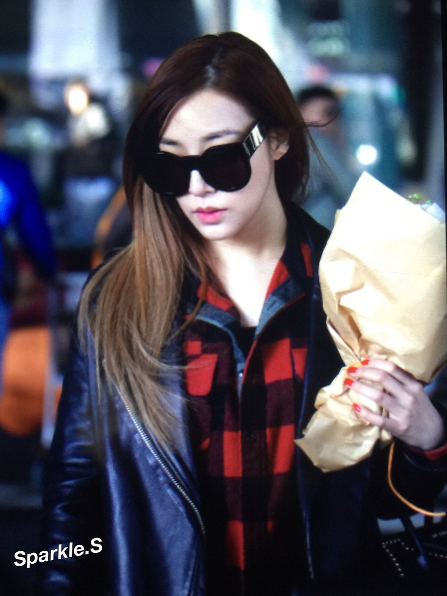 [PIC][10-03-2016]Tiffany trở về Hàn Quốc vào chiều nay CdLFCTNUYAAEe1l