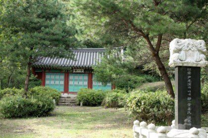 세계여성의 날을 맞아' 정일당 강氏'의 자취를 되짚어 보는것도 의의가 깊을듯 합니다^^
➡️성남향토유적 제1호 정일당 강씨 묘를 찾아가다.(출처: #성남시 다이어리 me2.do/5IK7A5QJ)