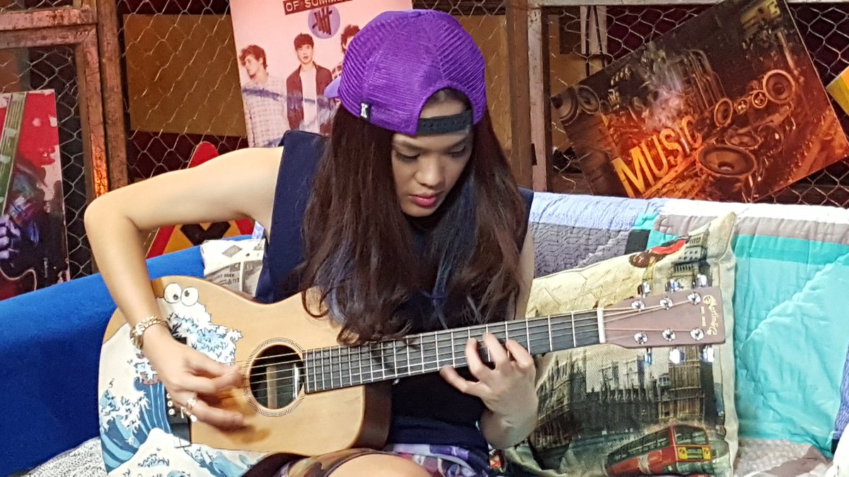 ssheinafiaz's tweet photo. Gimana coaching clinic RED @taylorswift13 dari capt @sherylsheinafia @breakoutnet ? #BreakoutNETLivePerform https://t.co/UMdABJh2o8