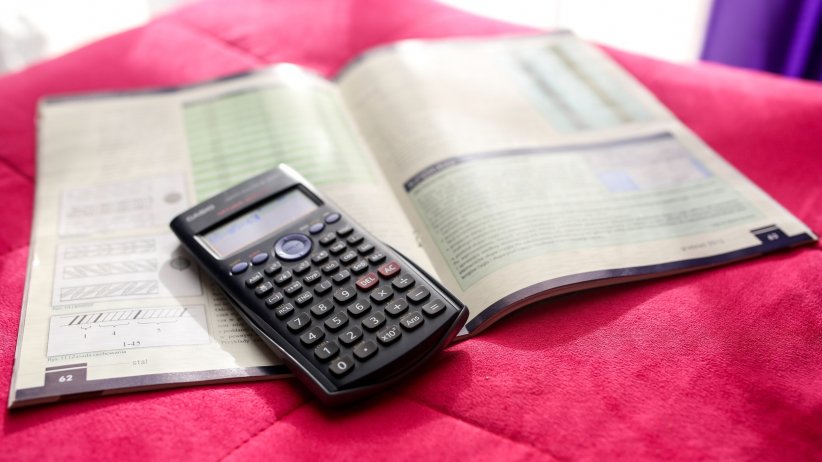 StartUpBritain's tweet photo. Calling all students! Here's how to be an #entrepreneur while still studying https://t.co/6oyeu8sP0L #startup https://t.co/6mgL4cPKT4