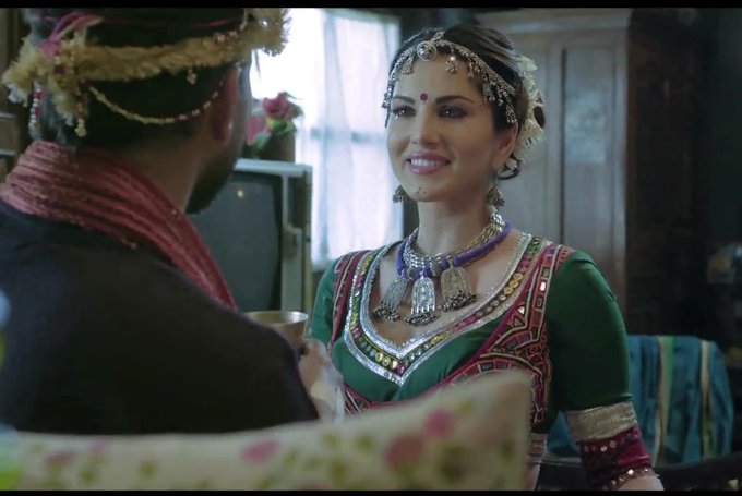 Le spot anti-tabac avec @sunnyleone via @culturepub https://t.co/3RmALy1q7T https://t.co/UeATCNPZXe