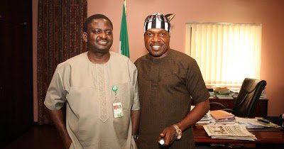 Music star Zaaky Azzay and his torchlight storm Aso Rock Villa on a courtesy visit (photos) dlvr.it/Kl3P3l