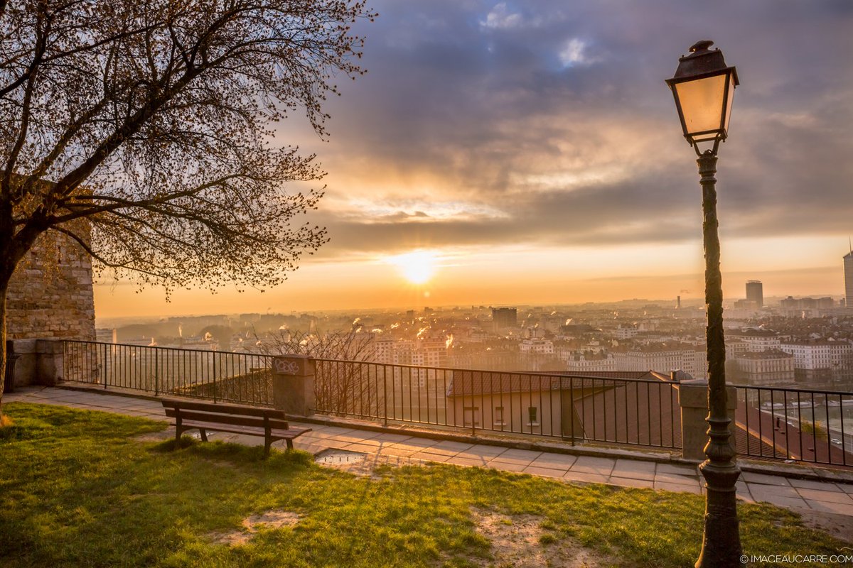 imageaucarre's tweet photo. Lever de soleil sur Lyon depuis Croix-Rousse.
Crédit : https://t.co/1vo8bOxfLw
#Lyon #LeverDeSoleil #CroixRousse https://t.co/NvOnrDnGZQ
