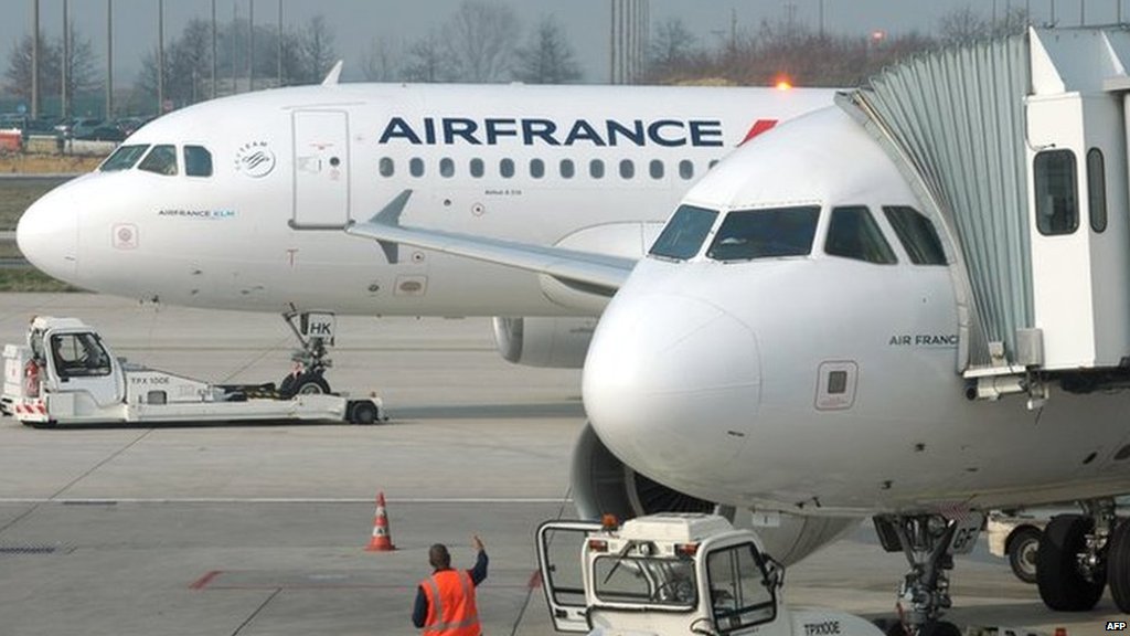 BBCWorld's tweet photo. Woman flew to Paris with girl hidden inside hand luggage, @airfrance says 

https://t.co/WUB1T4vjQ6 https://t.co/o2fXElH3Ms
