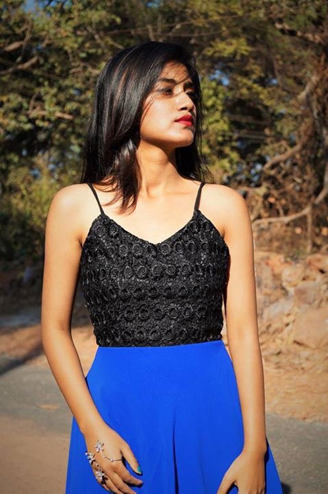 MalushaDias's tweet photo. Blue chiffon gown with black lace. #gloirebymalushadias #gloire #malusha https://t.co/QWj7ot5hwb
