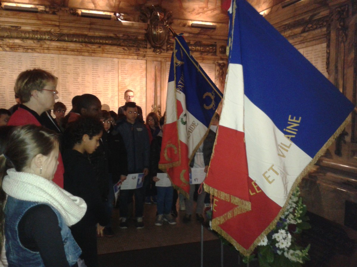 metropolerennes's tweet photo. #ClassedeVille Histoire et mémoire: les CM2 du Colombier rendent hommage aux soldats rennais morts à #Verdun 1/2 https://t.co/JTRQonA2V5