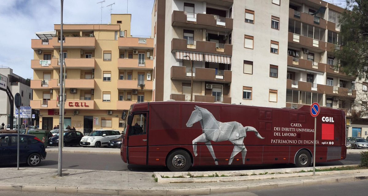 Cartauniversale's tweet photo. Dopo Gravina, si riparte. Stamattina siamo a Trani dove incontreremo altri giovani e parleremo di lavoro e diritti https://t.co/cEJ2Amq7yJ