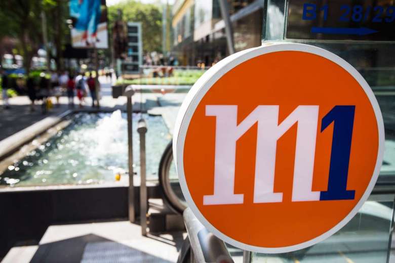 SAJCeconomics's tweet photo. Mobile data price war erupts, M1 halves prices following Singtel's lead #MktStructure https://t.co/45pA9hD23e https://t.co/CSU8ljCOzL