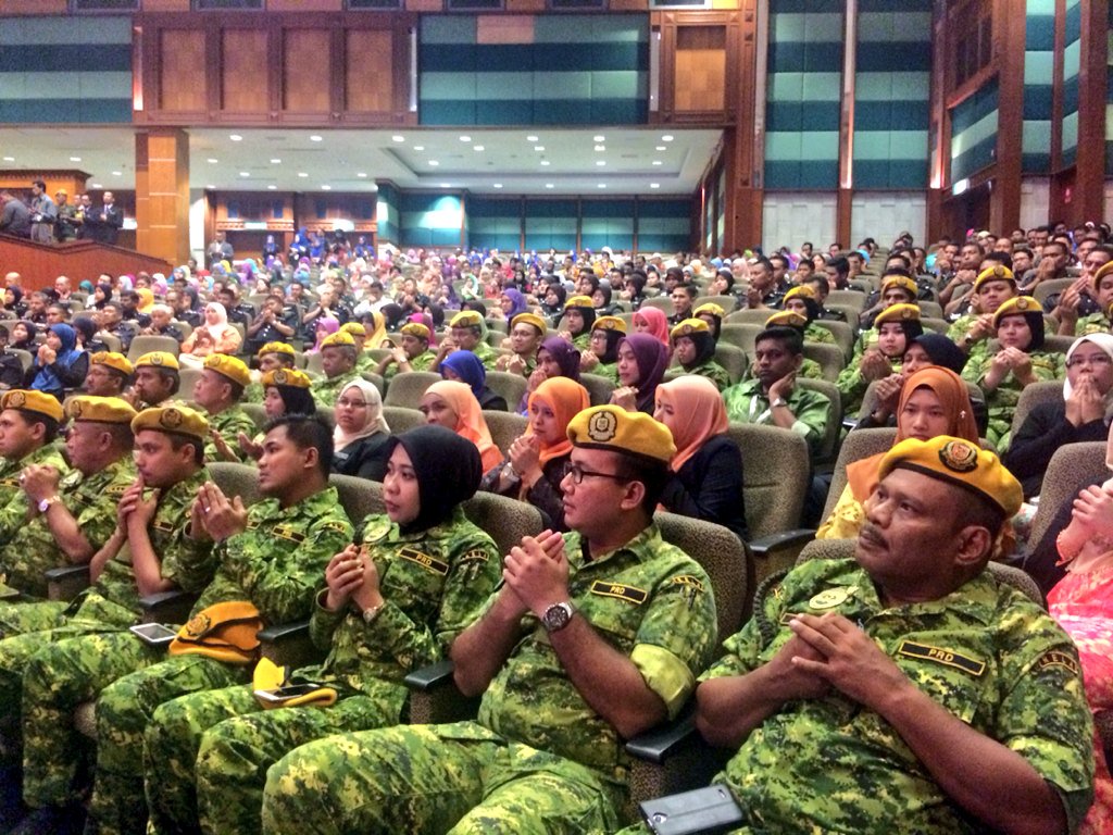 relamalaysia's tweet photo. Istiqomah dlm pekerjaan yg kita lakukn demi keselamatan negara APC KDN2016 @Zahid_Hamidi @KDNPUTRAJAYA @MenteriKDN https://t.co/dfnxkdKheJ