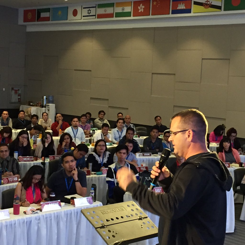 MANILA. Always faith-building when <a href="/phillstweets/">PhillipPretorius</a> (@AfricaDreamEN) speaks to leaders. #iLead