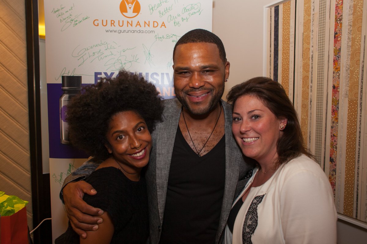GuruNandaLLC's tweet photo. .@anthonyanderson is one of our favorite #TV dads!  So excited to meet him and share  the wonders of #aromatherapy. https://t.co/kFnbs5XhWL