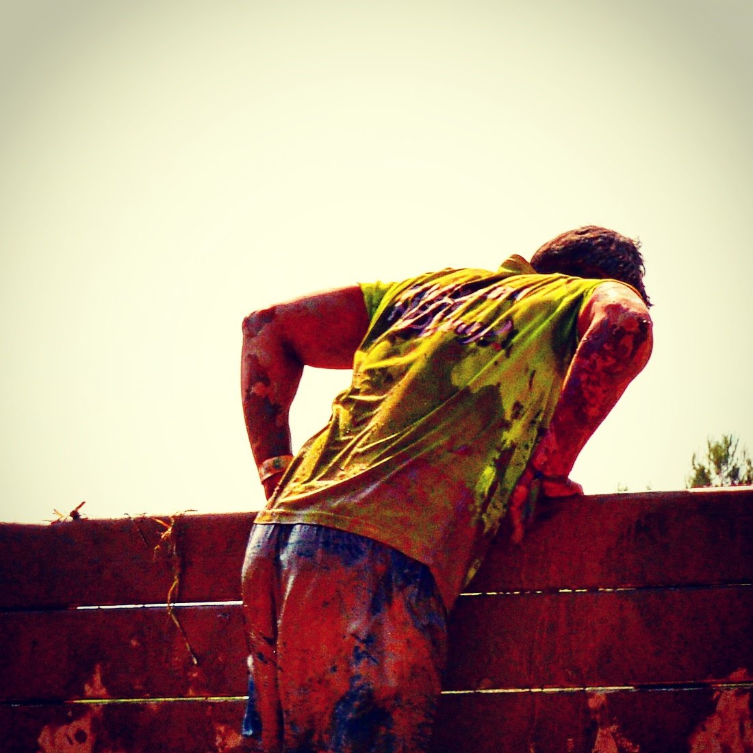 training4world's tweet image. Si encuentras un muro en tu camino no te rindas, saltalo i continua luchando 💪 #nolimit #spartan @reebokes @reebok