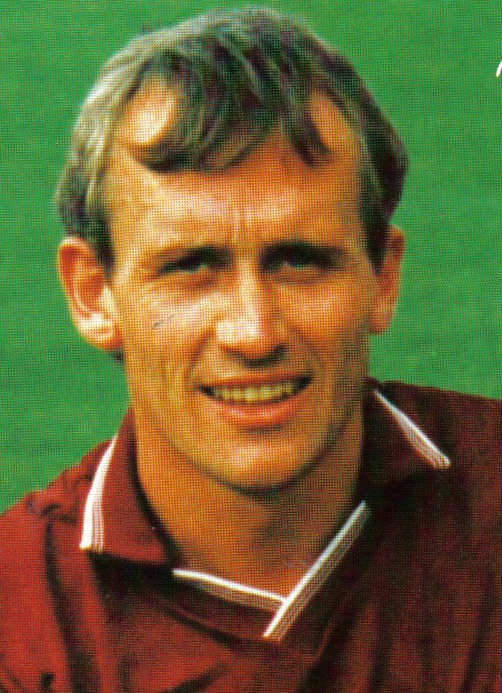 TheLondonHearts's tweet photo. #HeartsBirthday
#WalterKidd
58 today
462 Apps 9 goals
from 1977 to 1994
https://t.co/oIiyXsa2z7 https://t.co/MMw5vwC19E