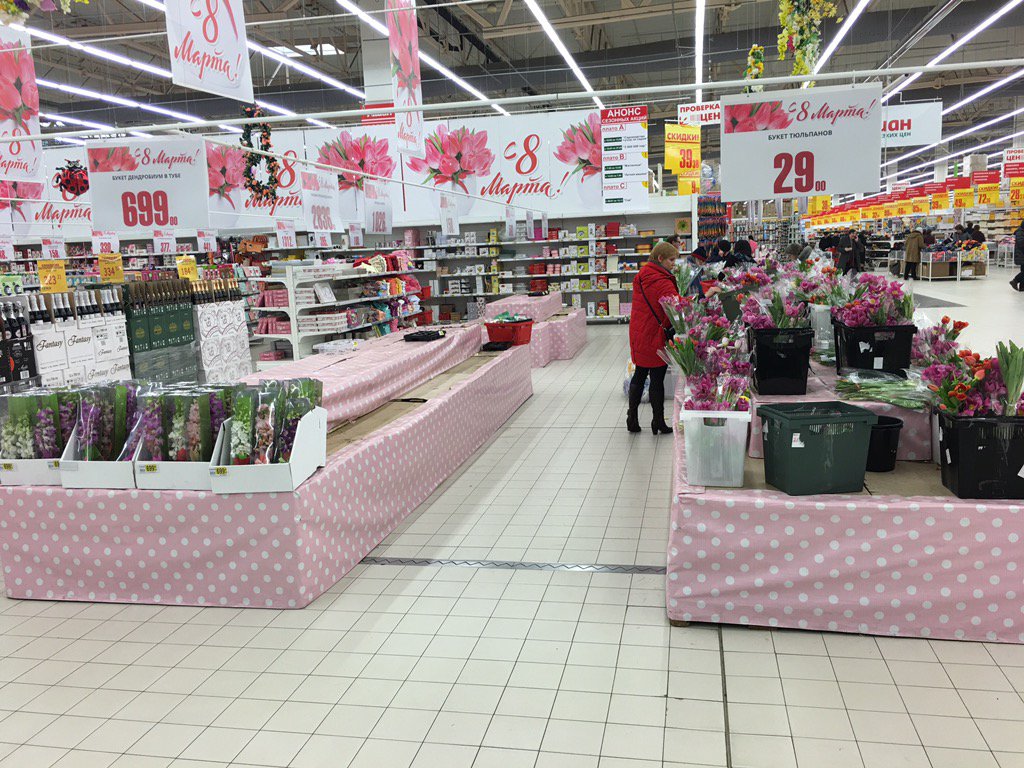 "The day after vrouwendag", lege schappen. Dat zijn goeie berichten!