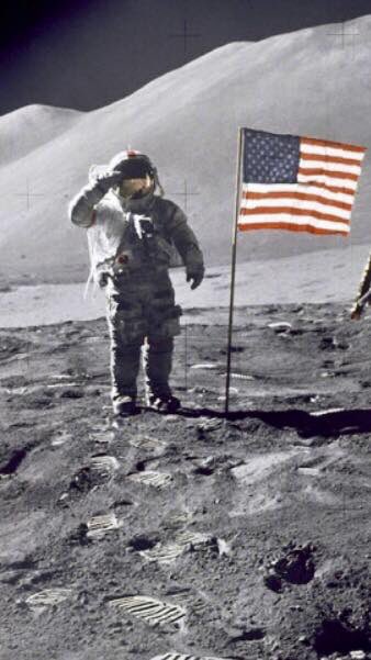 tappedoff4life's tweet photo. When someone tells you the sky's the limit... Remind yourself there are footprints on the moon. #TappedOff4life ✌️ https://t.co/2Jt34yJ11Y