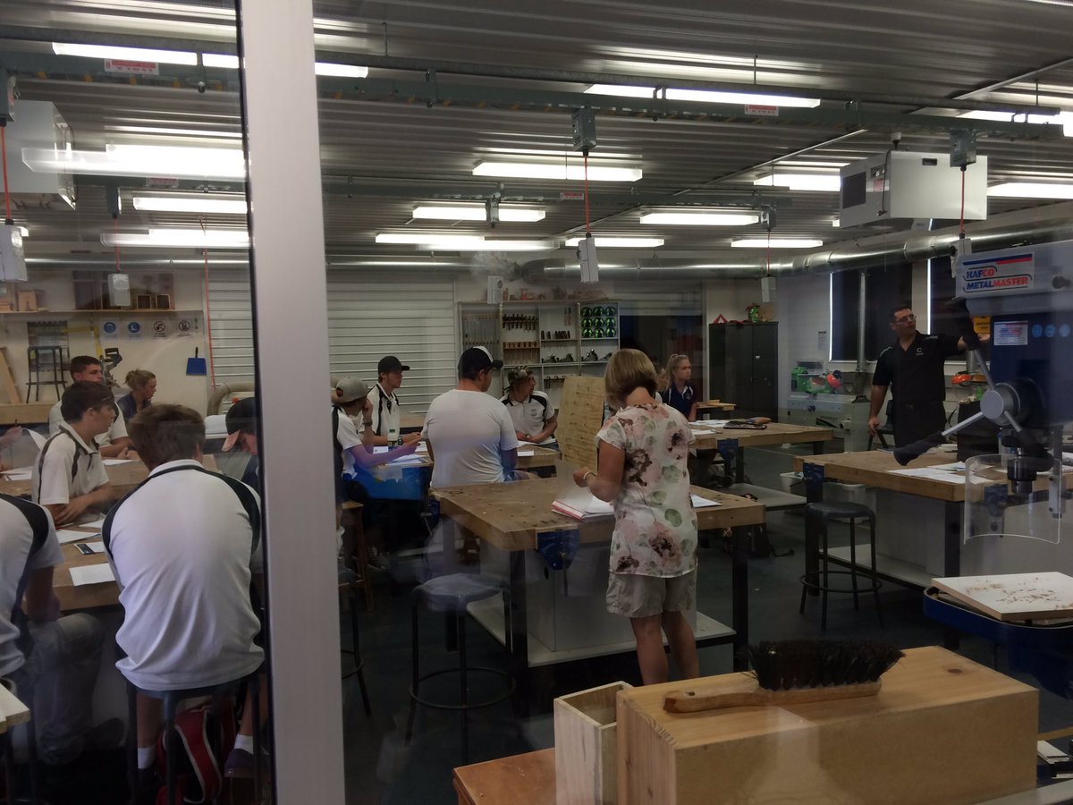 YassHighSchool's tweet photo. Industry-standard Asbestos Awareness training in our #CommunityTradeSkillsCentre @YassHighSchool today. #YHSRebuild https://t.co/EsgjWfxnIH