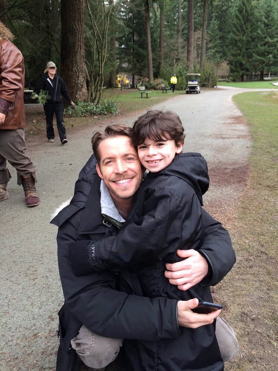 lisboa_al_mando's tweet photo. This picture is the most swettest ever! @sean_m_maguire best father on earth, look how he is with Raphael! #HoodMen https://t.co/AVqWmXZnb6