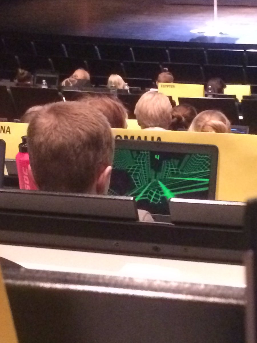 usafn16's tweet photo. Internet kändes lite långsamt, undrar vad det beror på? @aradebatt https://t.co/pBv8vOr4DH