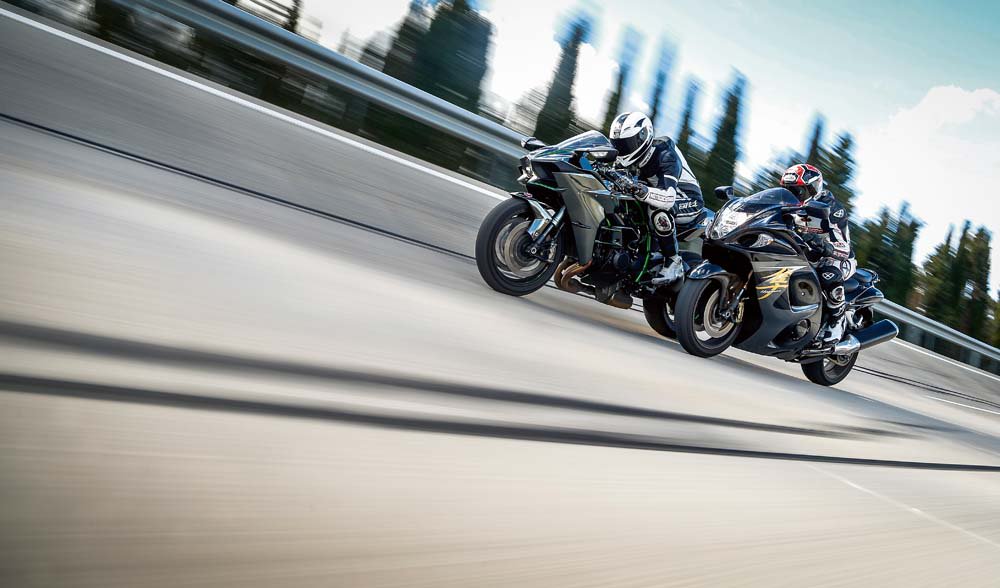 TriskiMr's tweet photo. #BNFC_Auto : Nice @motociclismo_es: #Pruebas Kawasaki Ninja H2 y Suzuki Hayabusa 1300 ABS https://t.co/VXFzwfiMHL… https://t.co/s3sJgA00bp