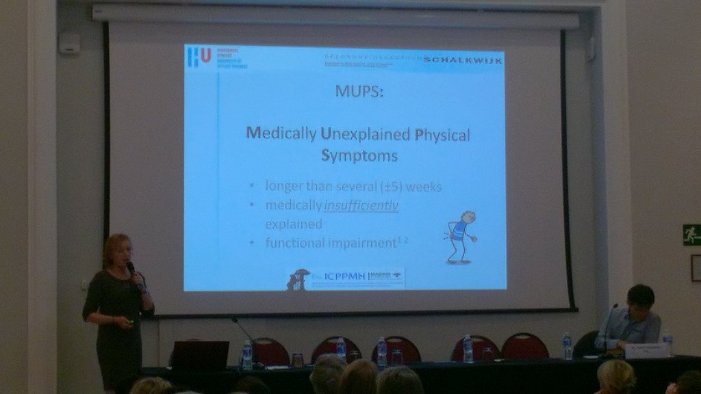 Annet de Jong presenting her physiotherapy research on medically unexplained symptoms on #icppmh #Madrid #HU #ioptmh
