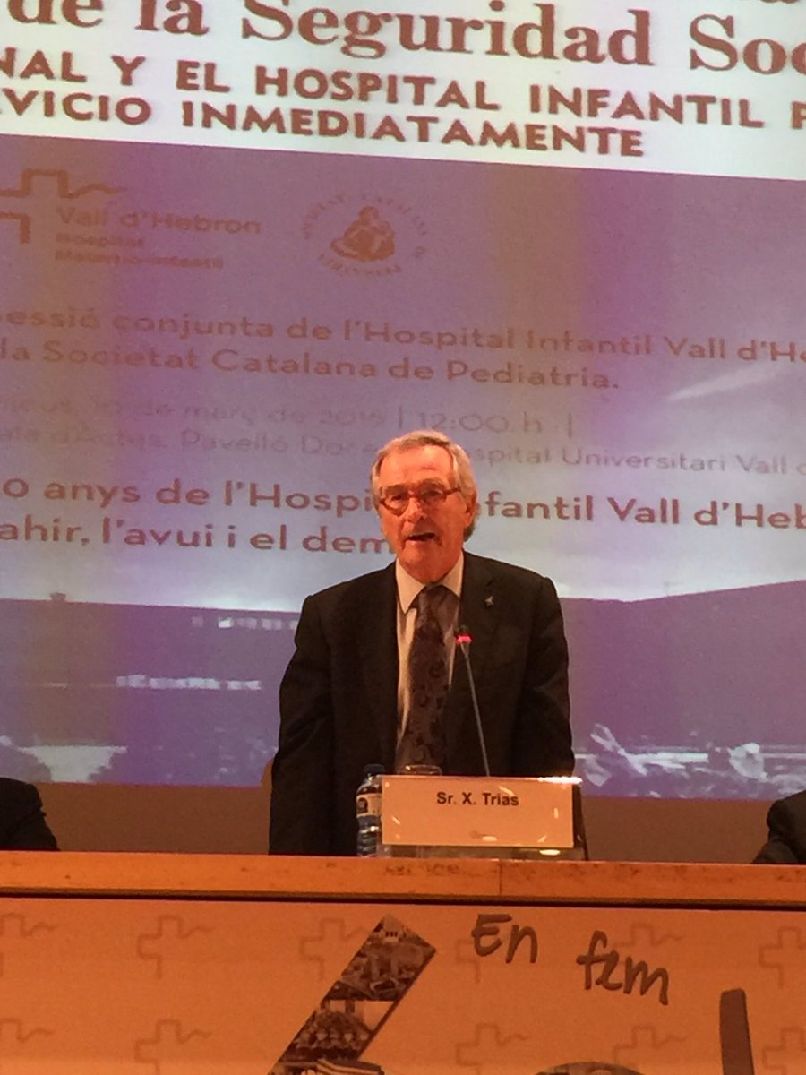 Joanxcomella's tweet photo. Paraules emocionants i emocionades del Dr @xaviertrias sobre la seva experiència al @hvhebron en el #50pediatriahvh https://t.co/s07LIMuubh