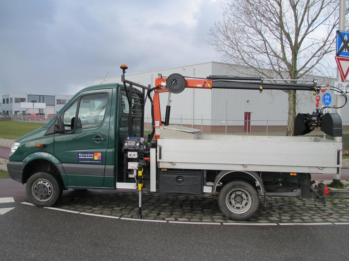 Steeho1's tweet photo. Voor Recratie Midden-Nederland gebouwd op Mercedes Sprinter 511 een Atlas TC23C autolaadkraan. https://t.co/TIvQM3W1Mh
