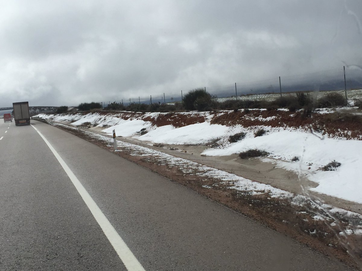 AliceWatson87's tweet photo. Few hours from Valencia- Not what I ordered... sort it out Spain ✌️ https://t.co/IwjfM28qMW