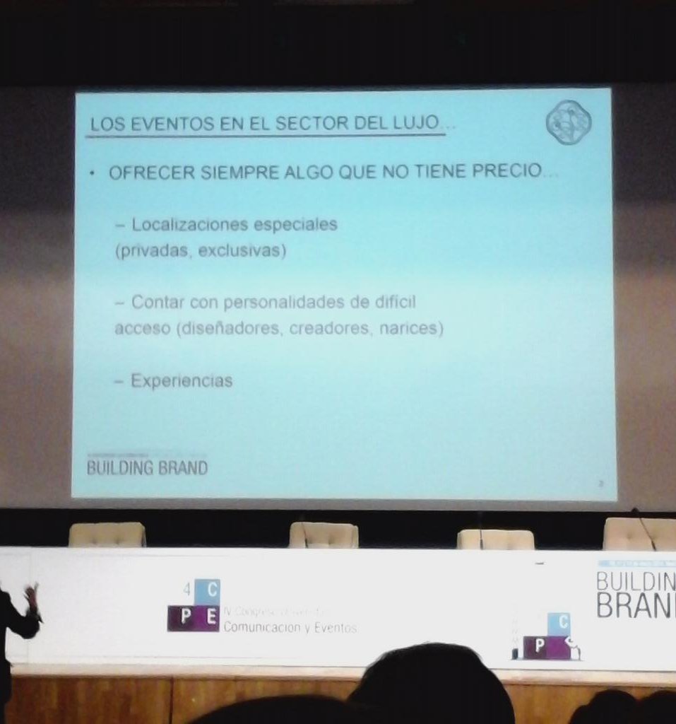 _BALDOO_'s tweet photo. Que le puedes ofrecer a alguien que lo puede tener todo? @rosaliacogollo #4congresoeventos #buidingbrand https://t.co/ptCA2XRyQj