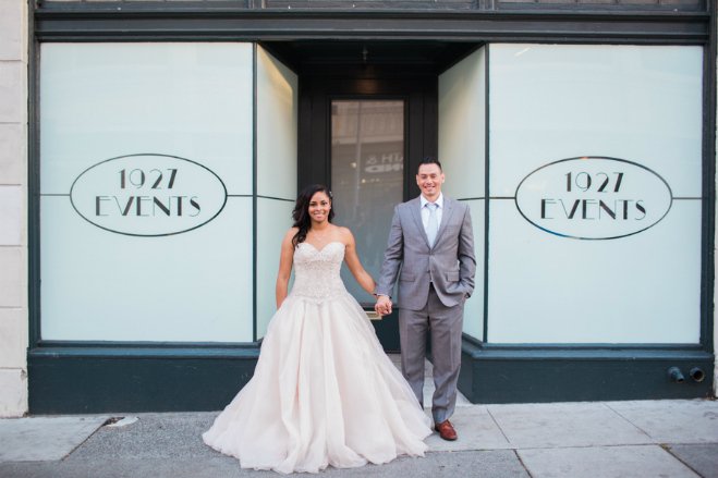 SeattleBrideMag's tweet image. Romantic Urban Wedding at @1927Events seattlebridemag.com/real-weddings/… Photo: @annasim11