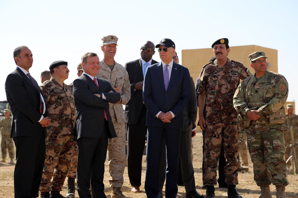 الأردن والولايات المتحدة تجريان تمرينا عسكريا مشتركا بحضور نائب الرئيس الامريكي CdM-b23UEAAlEjE