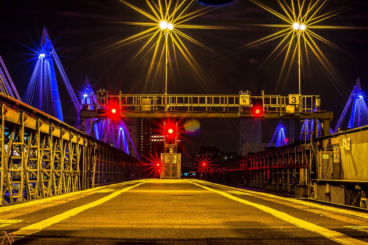 @networkrail #DailyPick #charingcross #hungerfordbridge #trains #railways nnphotography.zenfolio.com/p314338965/e68…