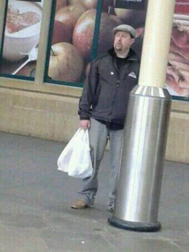 PhillyGreig's tweet photo. Spotted in Newcastle this morning!! Rafa nailed on @graemebmann https://t.co/TdetG9hDq4