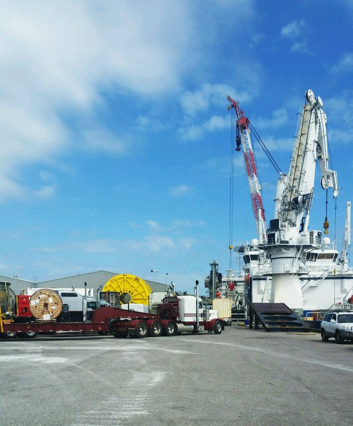 OffshoreInland's tweet photo. Offshore Inland successfully removes ROV system in our Pensacola facility. https://t.co/EStsPvryKx