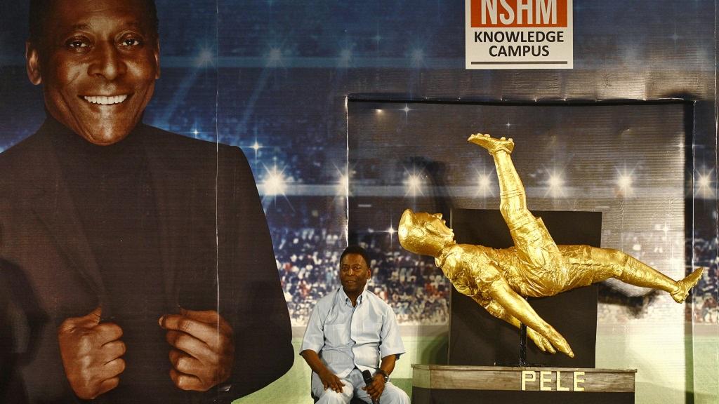 africanews's tweet photo. Soccer fans get chance to score in Pele memorabilia auction https://t.co/Cp5wkq1PKO https://t.co/CiHCGUN1jD