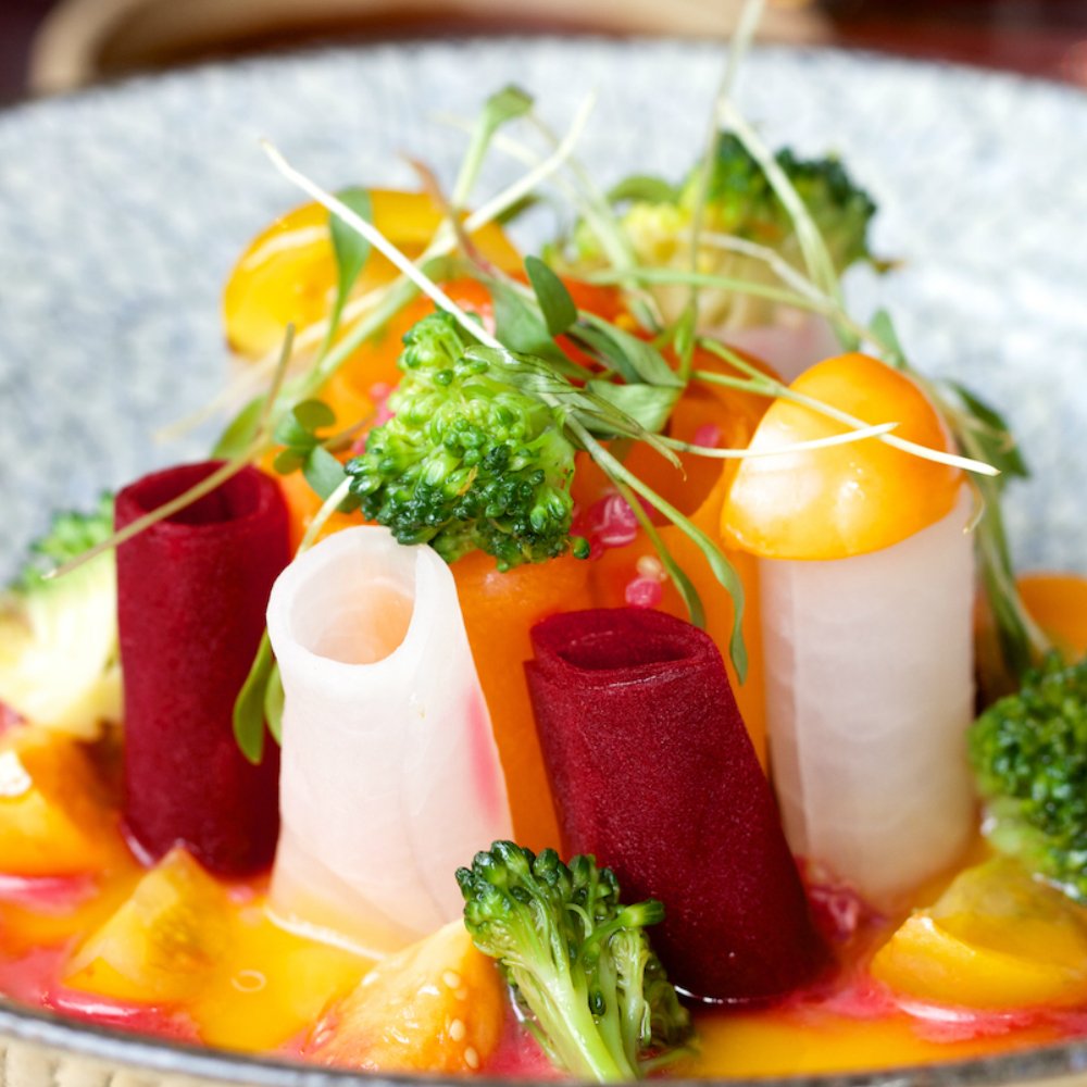 sscalise88's tweet photo. If You Live in #London RT “@ChottoMatteSoho: Tastiest #vegetarian salads made Paper thin #vegetables carrot beetroot https://t.co/kLEFdJ5m81