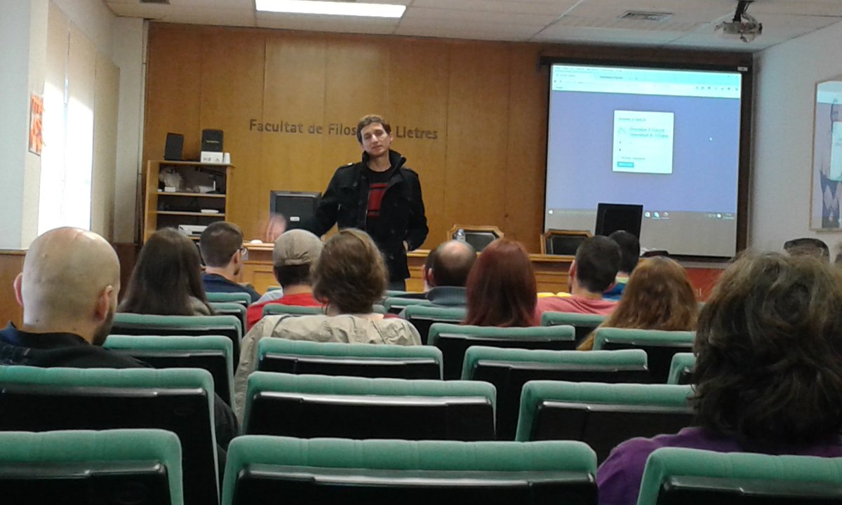 AngelsDomenech's tweet photo. Carlos Cortes presenta el PAT en la jornada salidas profesionales #Geografia @geografoscv @LletresUA @GEAgeografosua https://t.co/4ThTLPEko9