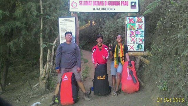 Ivan_Kentoenk's tweet photo. @michi_doank yang tengah lagi enaak + keenakan nii ahahaha #ngilangditelen @MuhamadHafied https://t.co/4H9qld34ZX