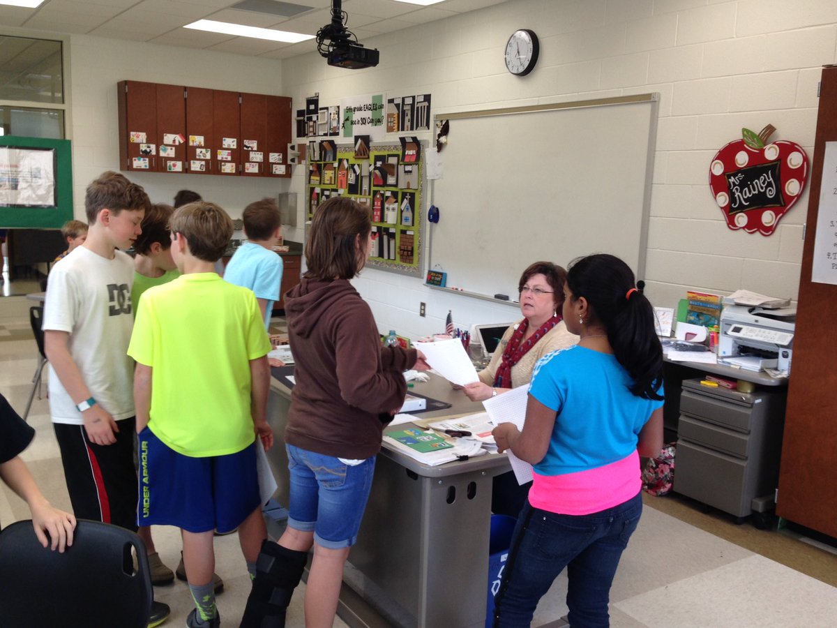 cabrooks123's tweet image. Raniey&apos;s students are excited to begin their architecture project. #clemsonarchitecture may be in their futures.🐯