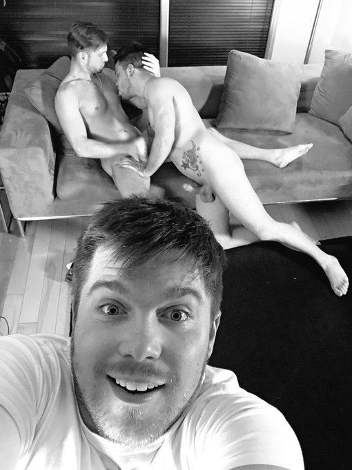 2 pic. On the set @MParkerofficial Kevin David special @Manhunt soon on https://t.co/i1Z753MMJ9 https://t