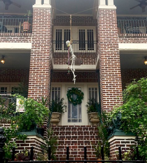 kerrymaloney's tweet photo. My insensitive neighbor has a huge boner over his hangman and won't take it down at 918Dauphine #notmynola #racist? https://t.co/SDk8IteAmf