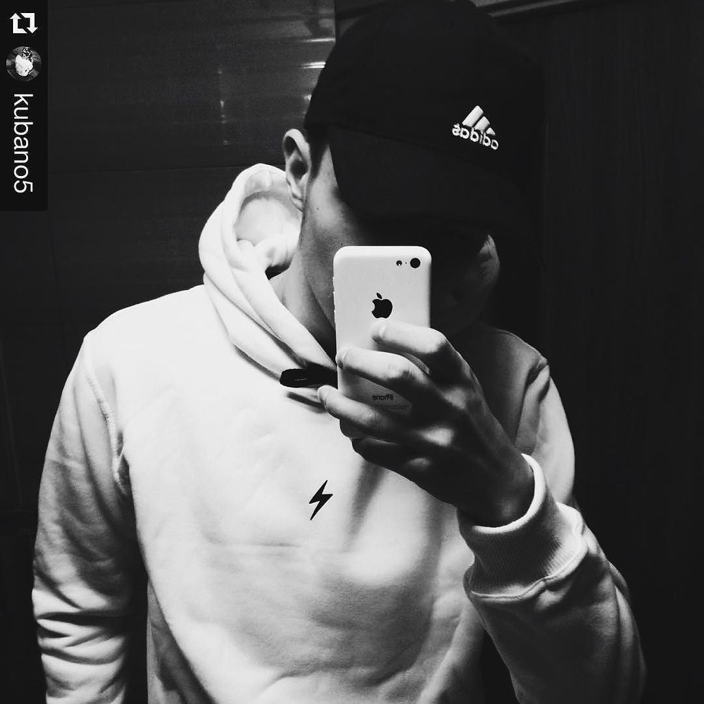 cleantit's tweet photo. Repost #piorunnaklacie #air_hoodie
#snapchatonly 🔑 💗💧 https://t.co/YBw8qcxivH https://t.co/Oqc1HcQK7I