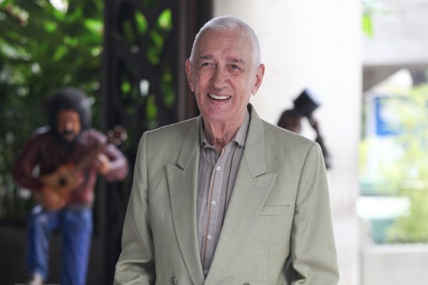 NotiVenezuela99's tweet photo. RT juliomagdaleno: Solicitan donantes de sangre para el actor Carlos Márquez recluido en la Clínica Razetti https://t.co/dYGSkukAIA vía jo…