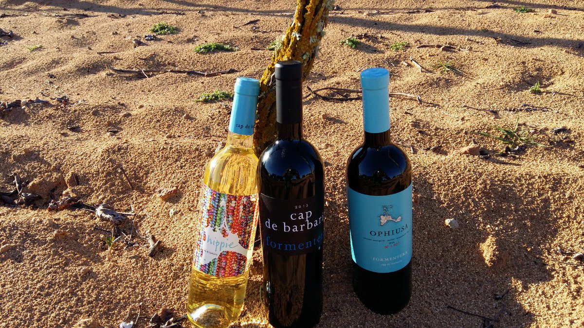 Aquesta setmana hem embotellat les noves anyades de vi #CapdeBarbaria #Formentera #Hippie #Ophiusa #vins