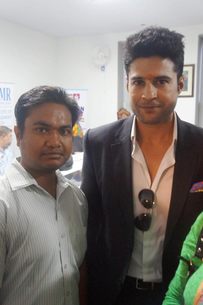 cold_lassi's tweet photo. @RKzFandom @RKianz @RajeevKWeb #throwbackThursday RK at whistling woods #inspiration2014 https://t.co/WR3Q4xS7KD