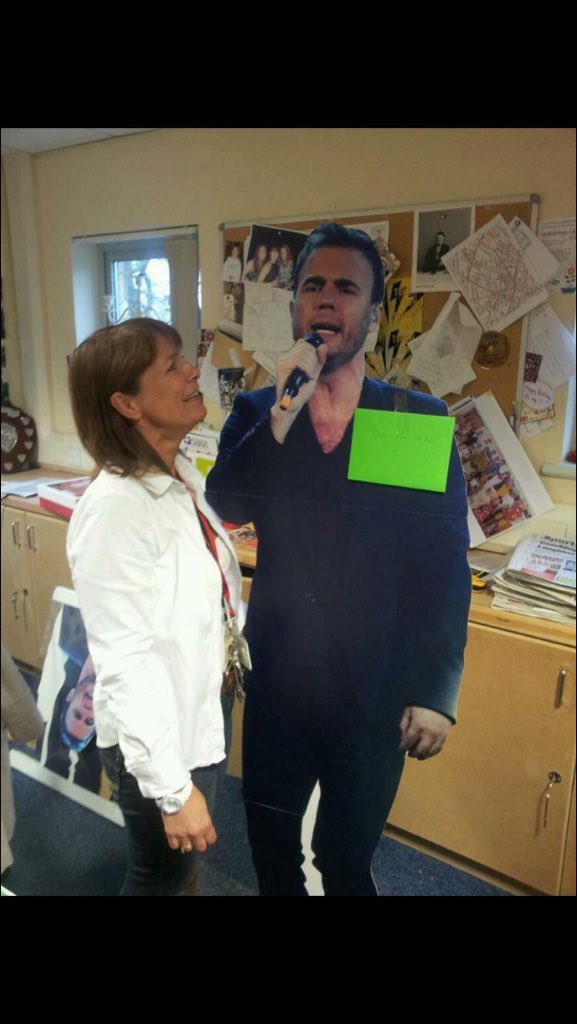 joshwhurrell's tweet photo. #GBforJT50 @GaryBarlow who could say no to that face! Give Jane Turner the best 50th bash! #numberonefan https://t.co/w8TKeFYV6o